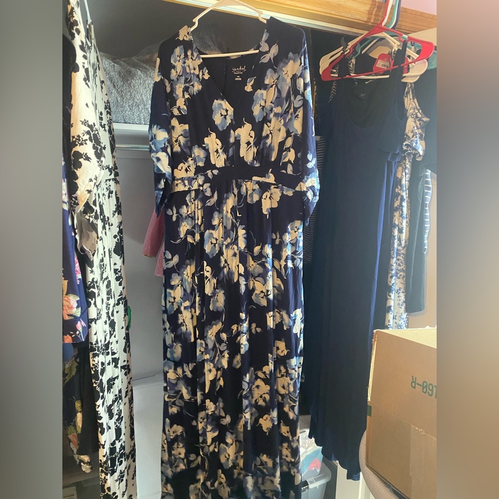 Ingrid and Isabel flutter sleeve maternity dress